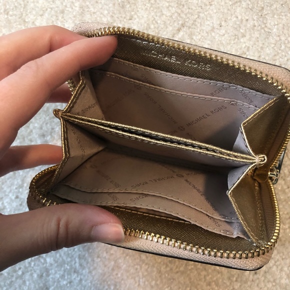 Michael Kors Wallet - Picture 2 of 3